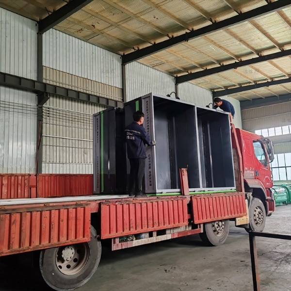 10個建筑垃圾箱發往云南昆明